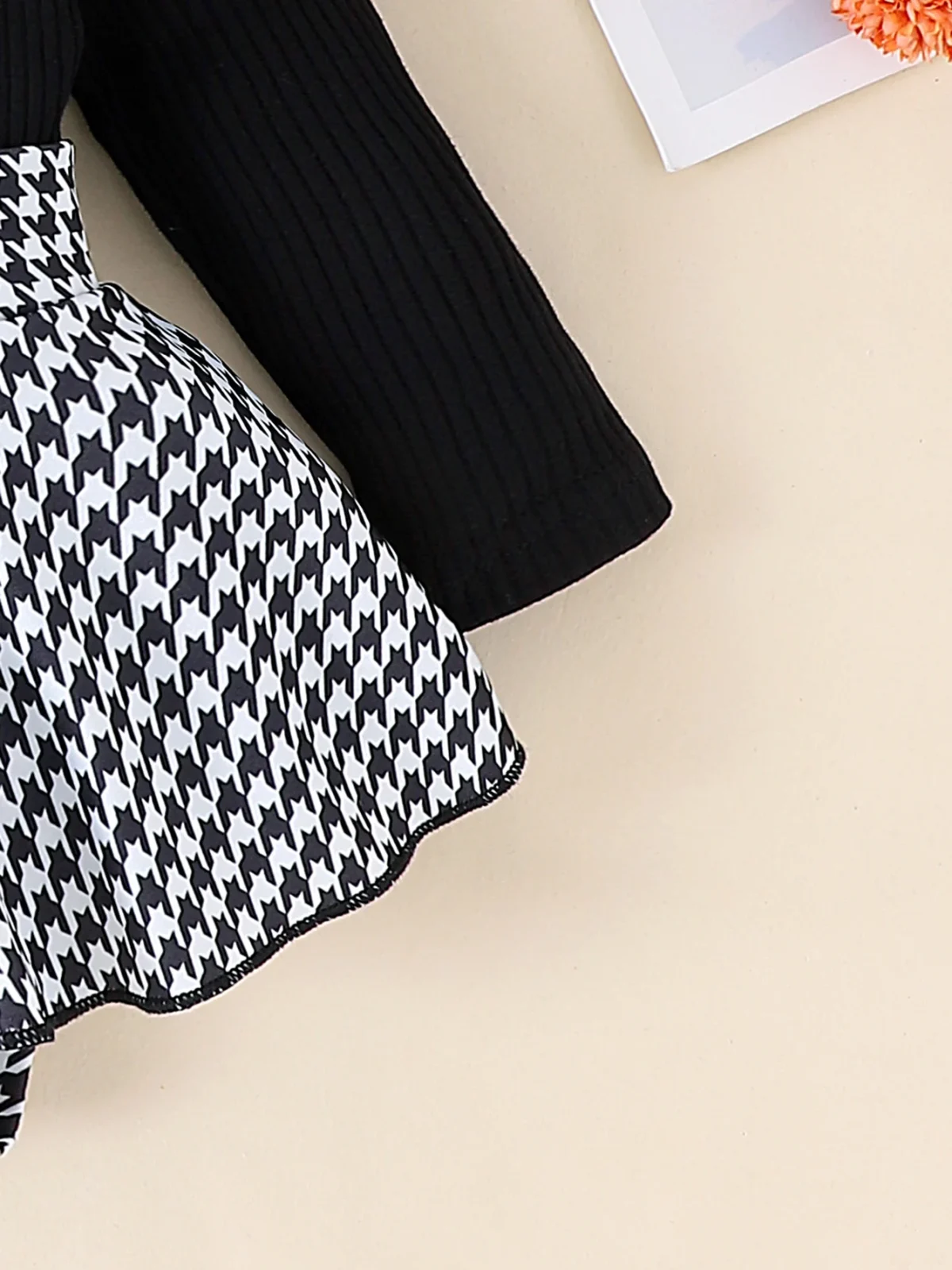 2PCS In Autumn, Baby Girls Aged 0-1 Years Old Have Comfortable Sweet And Cute Black Top + Houndstooth Skirt + Hair Band - Image 5