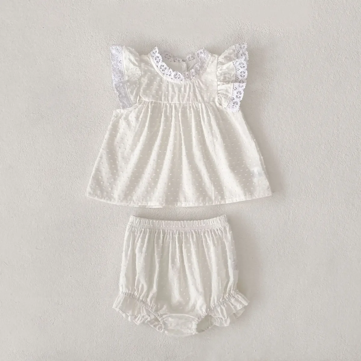 New summer baby clothes for 0-3 years old, fresh and sweet baby girl with flying sleeves and lace top + cute ruffled shorts - Image 6